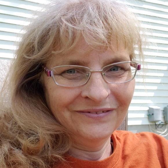 Meet your Poshers, Trish and Jim - Picture 3 of 8